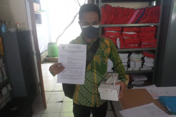 Penyerahan Alat Kesahatan untuk penanganan pandemi Covid 19 oleh Dinas Kesehatan ke Petugas Puskesmas di Kabupaten Semarang